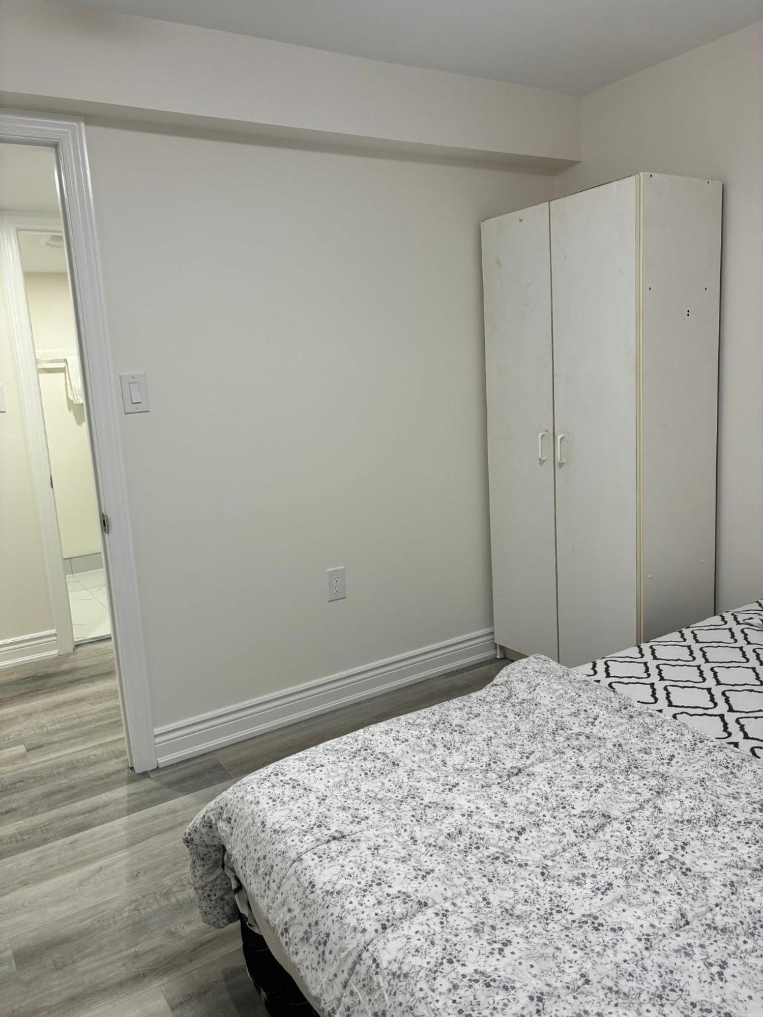 Bright Queen Room Close To Sheridan College And Airport Brampton Exterior photo