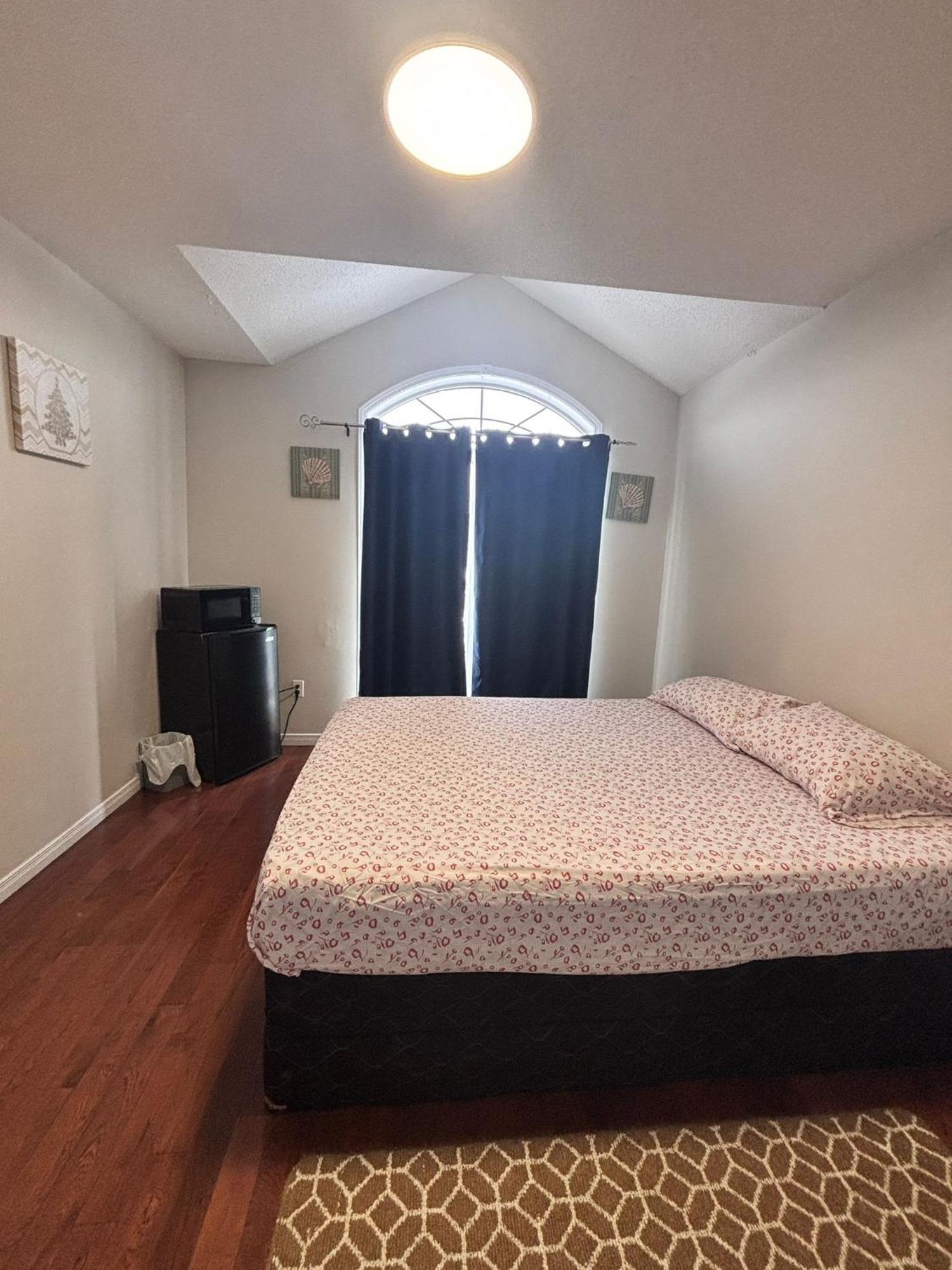 Bright Queen Room Close To Sheridan College And Airport Brampton Exterior photo